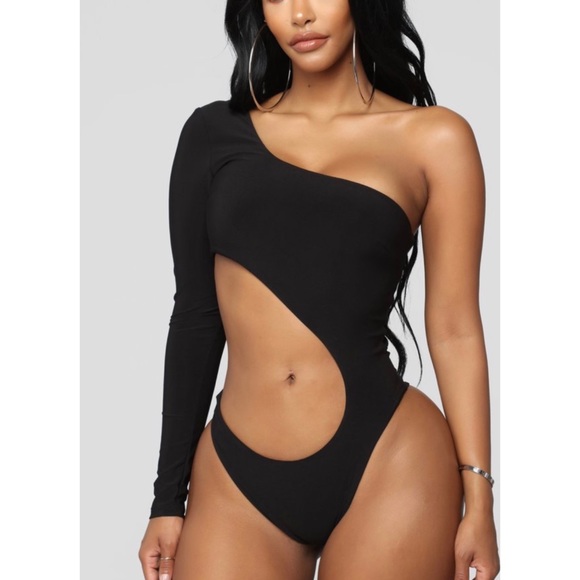 Fashion Nova Tops - Half Sleeve Bodysuit